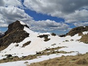 59 Cima nord dei Tre Pizzi (2167 m) baciata dal sole 